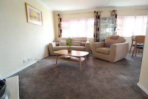Lounge/Diner- click for photo gallery